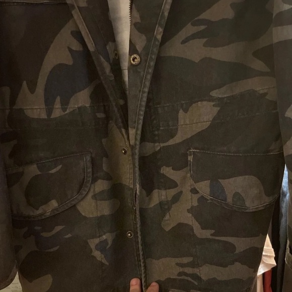 RSQ Camo Light Jacket - Picture 2 of 6